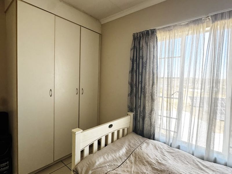 3 BEDROOM, 2 BATHROOM OPEN PLAN APARTMENT  - Photo 7