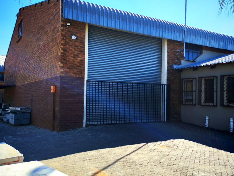 Warehouse to Rent in Ladine – 300 m2 - Photo 5