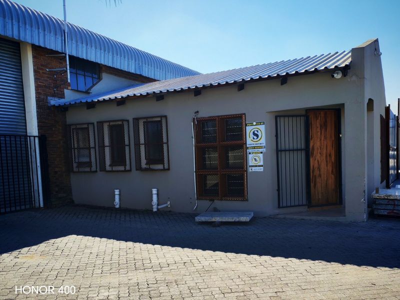 Warehouse to Rent in Ladine – 300 m2 - Photo 3