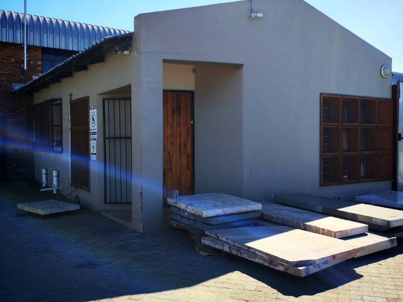 Warehouse to Rent in Ladine – 300 m2 - Photo 2