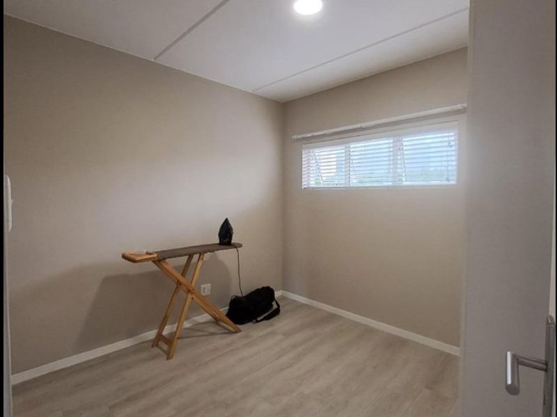 Modern 2-Bedroom Apartment with Private Garden & Beautiful Views - Photo 5