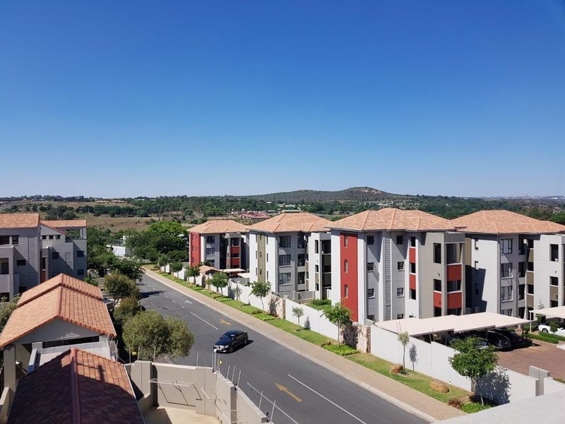 Modern 2-Bedroom Loft Apartment for Sale in Sought-After Casablanca Estate, Lonehill - Photo 1