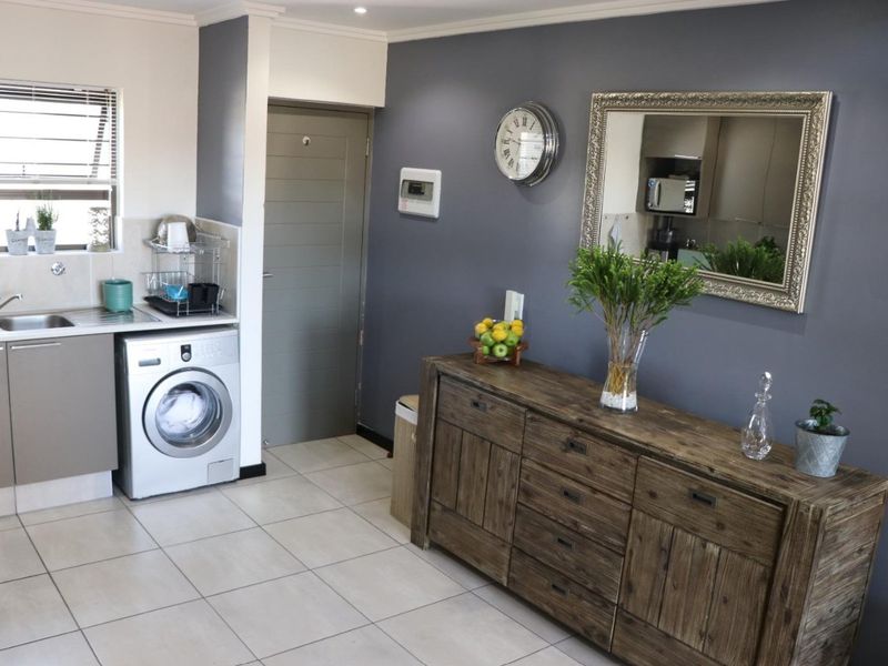 Modern 2-Bedroom Loft Apartment for Sale in Sought-After Casablanca Estate, Lonehill - Photo 4
