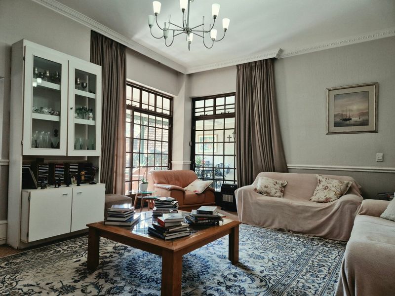 Elegant Family Townhouse Offering Space, Security and Comfort in Nieuw Muckleneuk - Photo 6