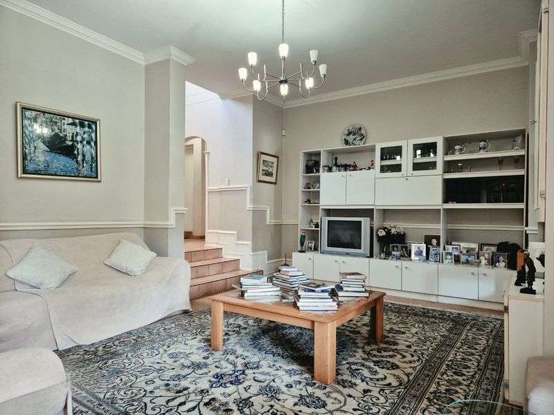 Elegant Family Townhouse Offering Space, Security and Comfort in Nieuw Muckleneuk - Photo 5
