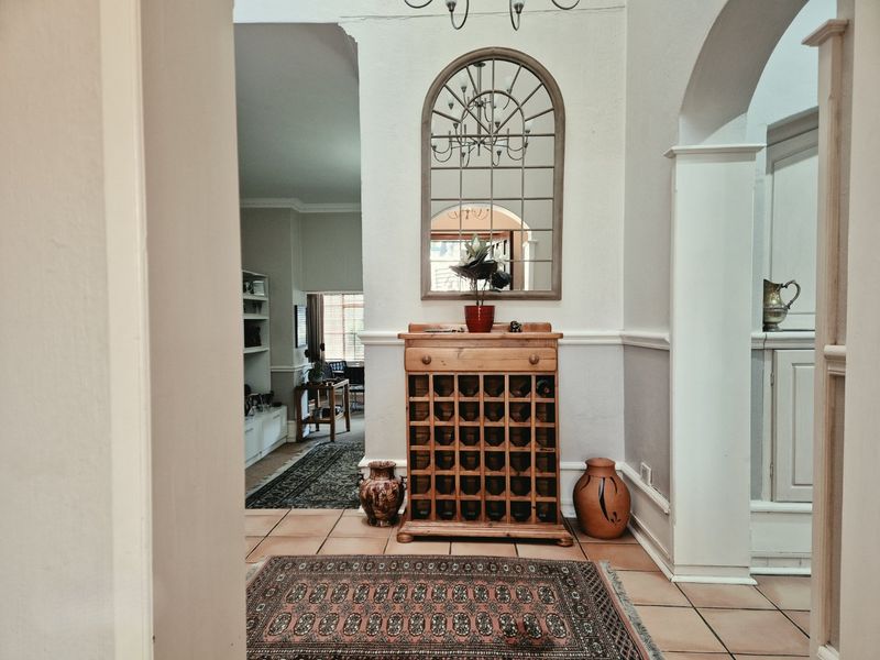 Elegant Family Townhouse Offering Space, Security and Comfort in Nieuw Muckleneuk - Photo 4