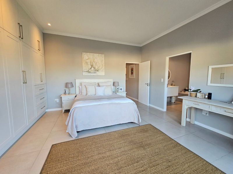Stylish Single-Level Living in Secure Lakeview Estate with Modern Comforts and Easy Lock-Up-and-Go Convenience - Photo 10
