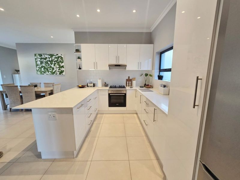 Stylish Single-Level Living in Secure Lakeview Estate with Modern Comforts and Easy Lock-Up-and-Go Convenience - Photo 7