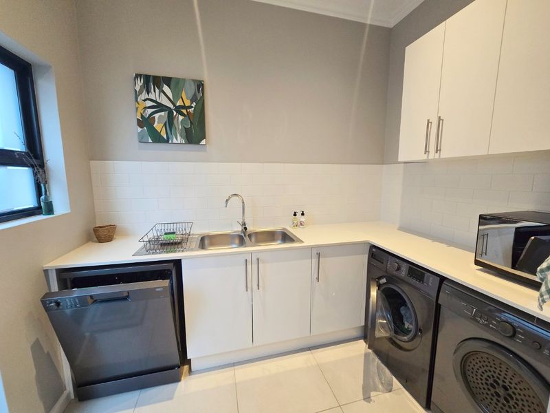 Stylish Single-Level Living in Secure Lakeview Estate with Modern Comforts and Easy Lock-Up-and-Go Convenience - Photo 8