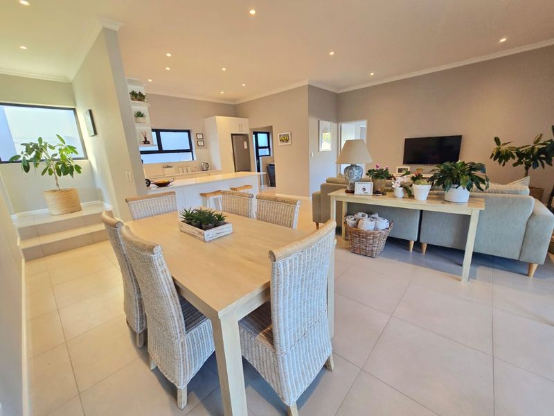 Stylish Single-Level Living in Secure Lakeview Estate with Modern Comforts and Easy Lock-Up-and-Go Convenience - Photo 5