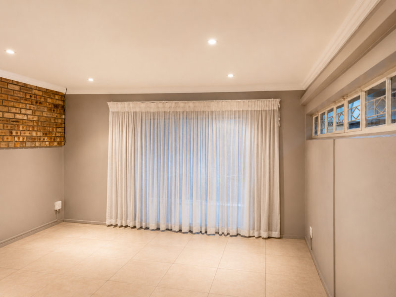 Enchanting 4-Bedroom Haven - Photo 7