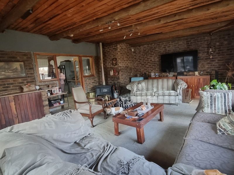 Where Space, Comfort & Family Living Meet - Photo 7