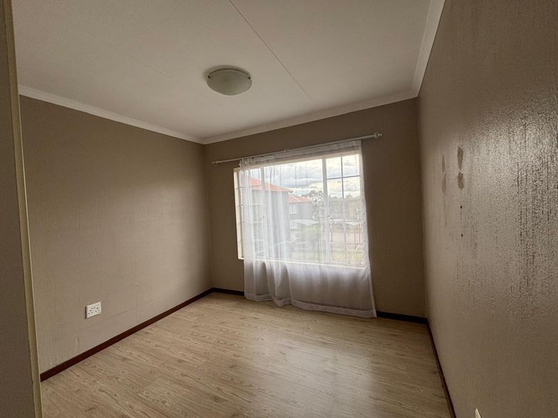 Bright Northgate flat with open plan living - Photo 9