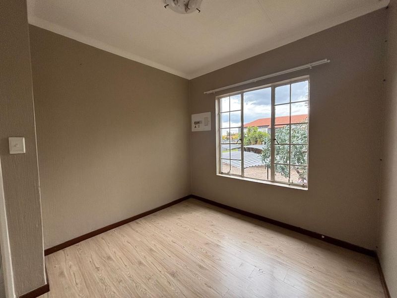 Bright Northgate flat with open plan living - Photo 6