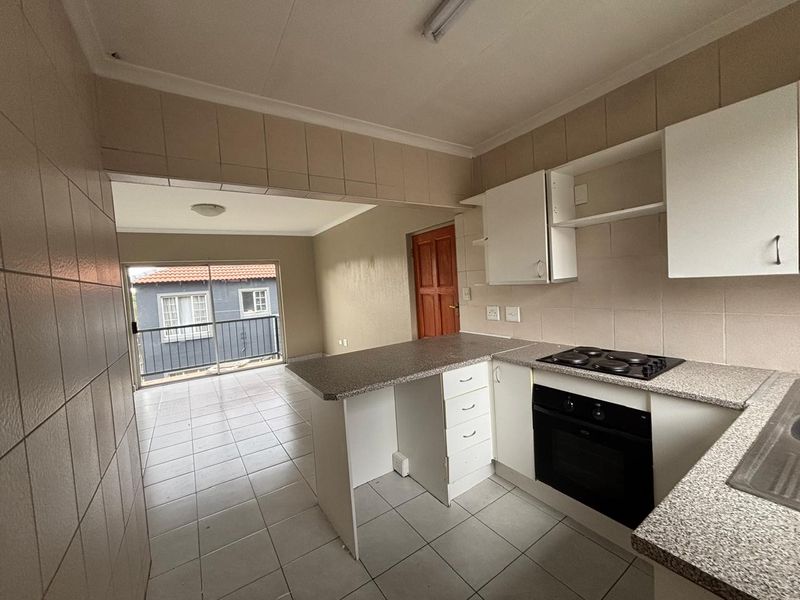 Bright Northgate flat with open plan living - Photo 1