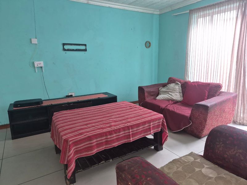 Family Home with Flatlet - Photo 4