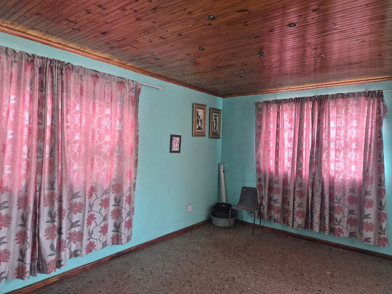 Family Home with Flatlet - Photo 2