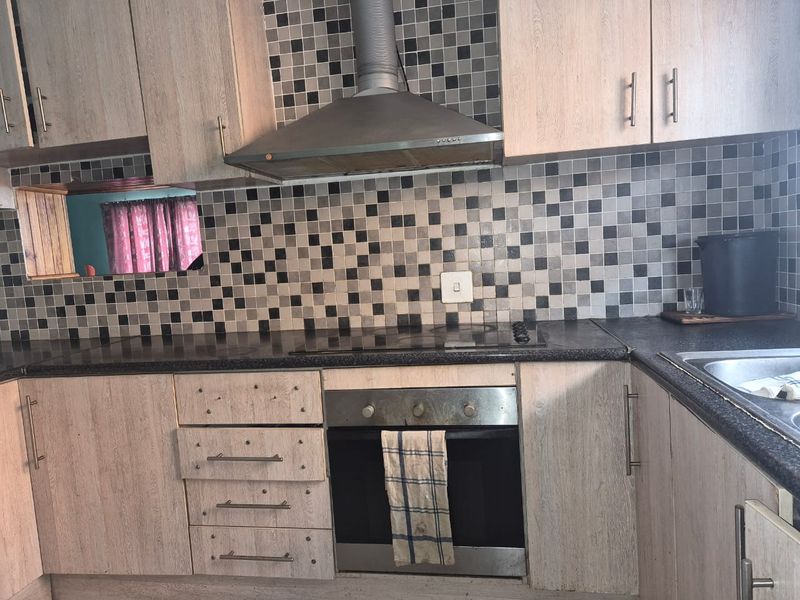 Family Home with Flatlet - Photo 10