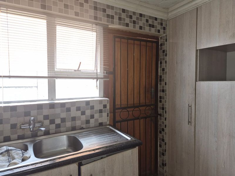 Family Home with Flatlet - Photo 9