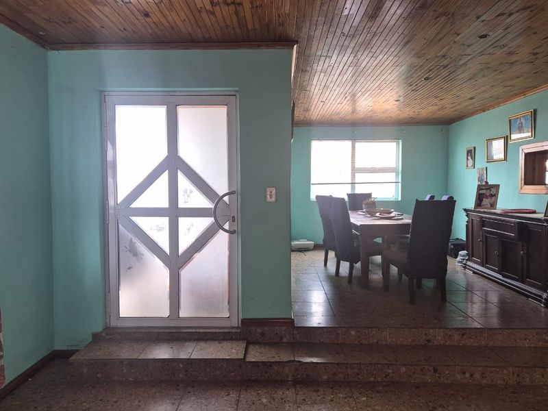 Family Home with Flatlet - Photo 5