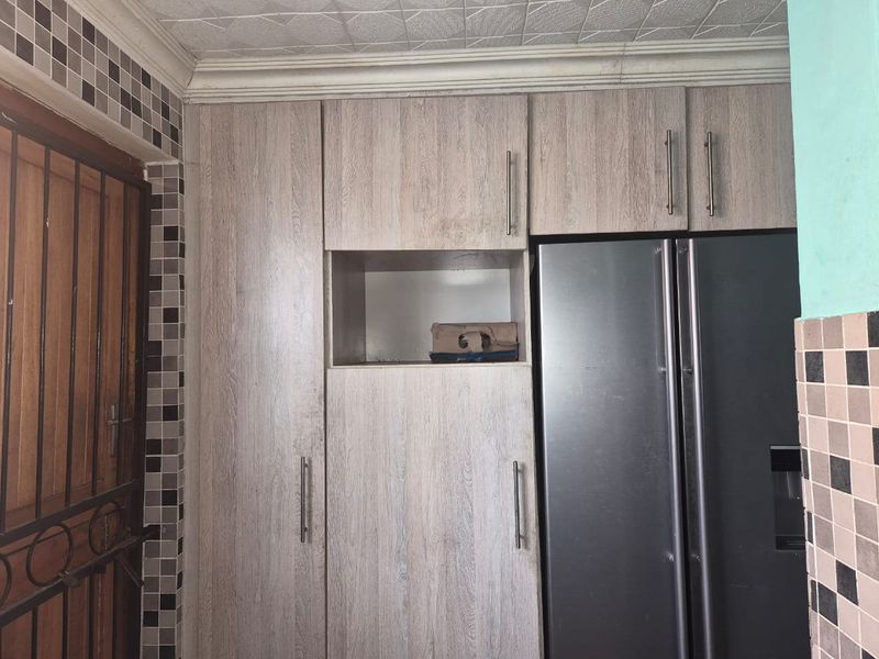 Family Home with Flatlet - Photo 7