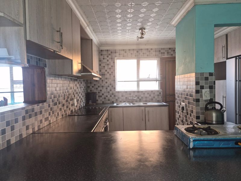 Family Home with Flatlet - Photo 6