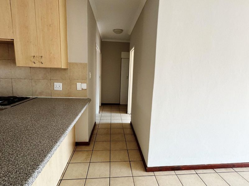 3 BEDROOM, 2 BATHROOM, SECOND FLOOR SPACIOUS OPEN PLAN APARMENT WITH BALCONY  - Photo 5