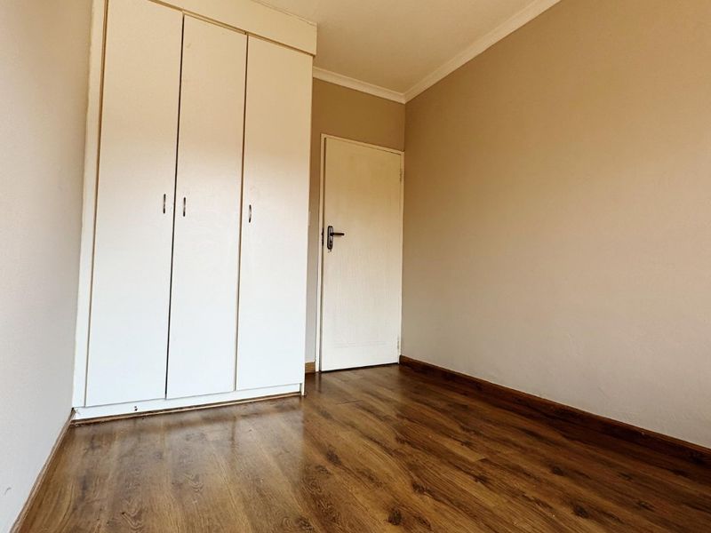3 BEDROOM, 2 BATHROOM, SECOND FLOOR SPACIOUS OPEN PLAN APARMENT WITH BALCONY  - Photo 10