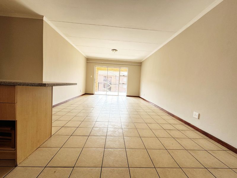 3 BEDROOM, 2 BATHROOM, SECOND FLOOR SPACIOUS OPEN PLAN APARMENT WITH BALCONY  - Photo 6