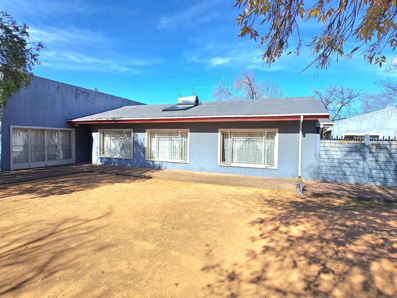 Investment Home near UFS, Universitas, Bloemfontein - Photo 1
