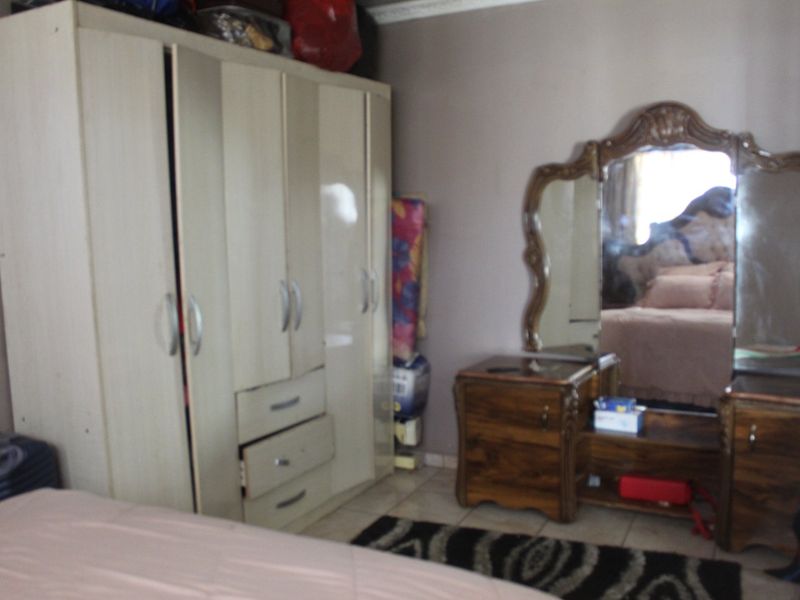 2  Bedroom House with 3 Outside Rooms - Photo 10