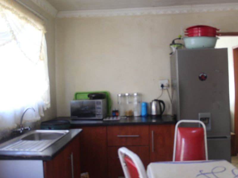 2  Bedroom House with 3 Outside Rooms - Photo 8