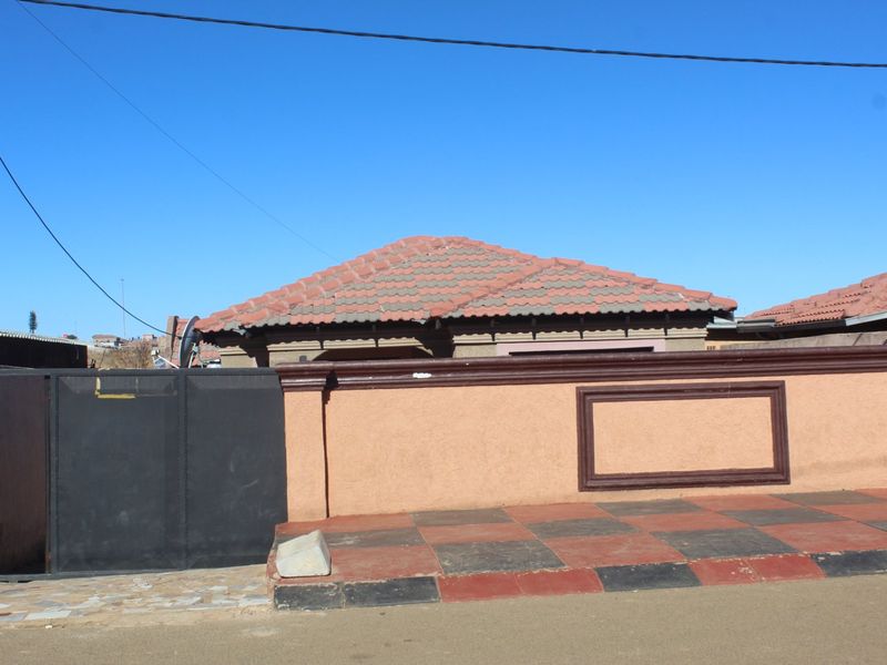 2  Bedroom House with 3 Outside Rooms - Photo 7