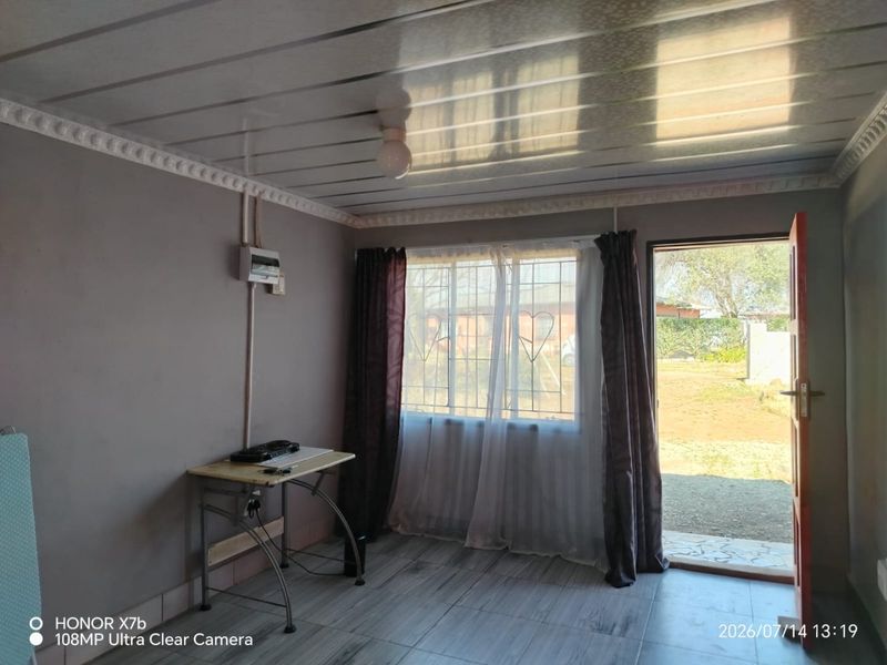 Renovated Family home for sale walking distance to Grassland Primary school  - Photo 2