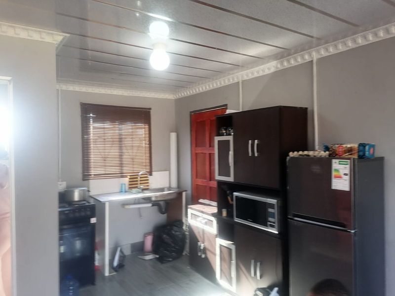 Renovated Family home for sale walking distance to Grassland Primary school  - Photo 4
