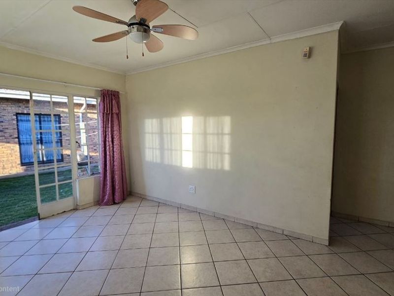 Spacious Four-Bedroom Family Home with Study - Photo 3
