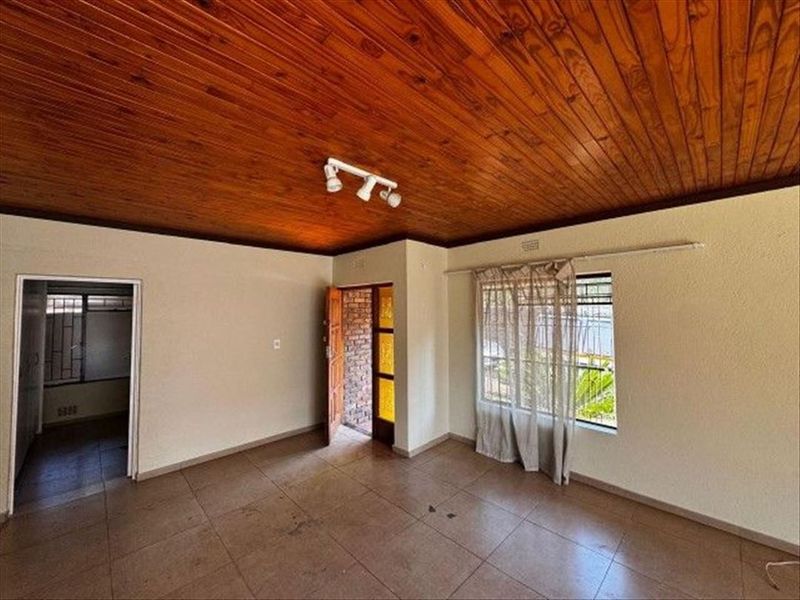 Charming Three-Bedroom Home with Study - Photo 2