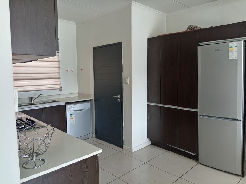 2-Bed, 2-Bath Investment Gem Opposite Dainfern Square - Photo 4