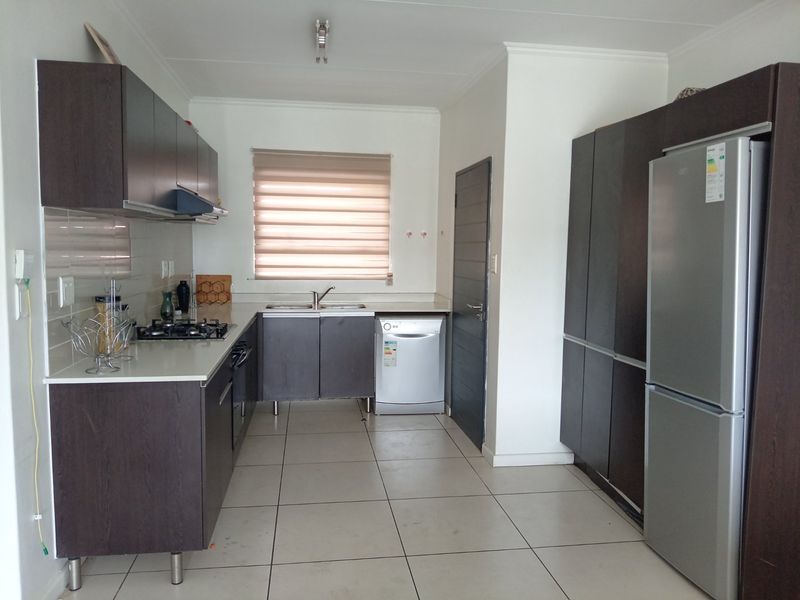 2-Bed, 2-Bath Investment Gem Opposite Dainfern Square - Photo 5