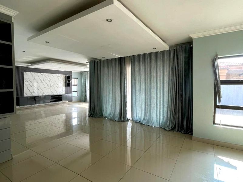  Modern Comfort @ The Oval - Photo 6
