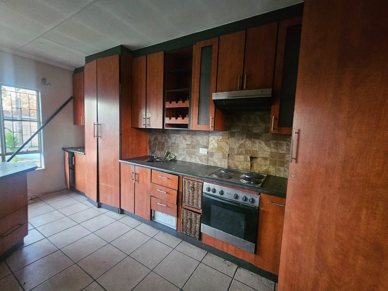 3 Bed, 2 bath fixer for sale - Photo 5