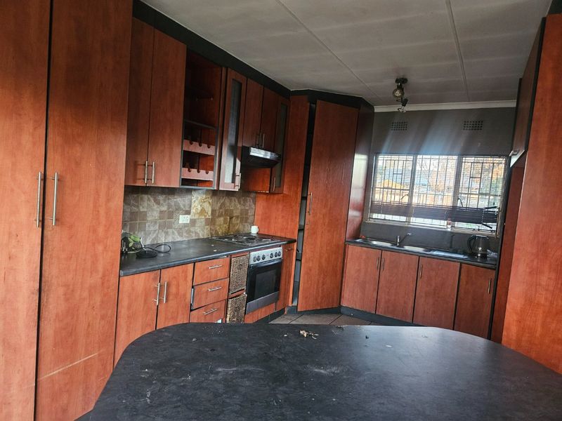 3 Bed, 2 bath fixer for sale - Photo 4