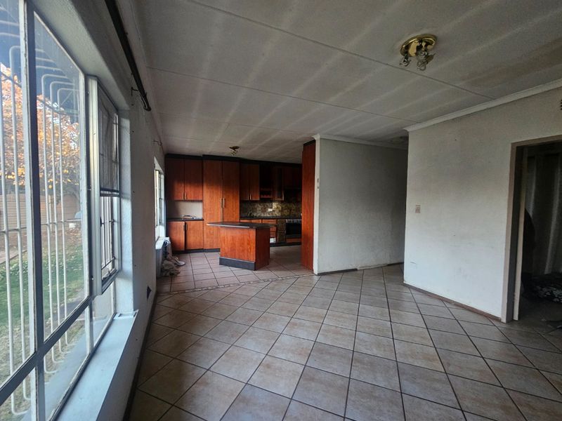 3 Bed, 2 bath fixer for sale - Photo 8
