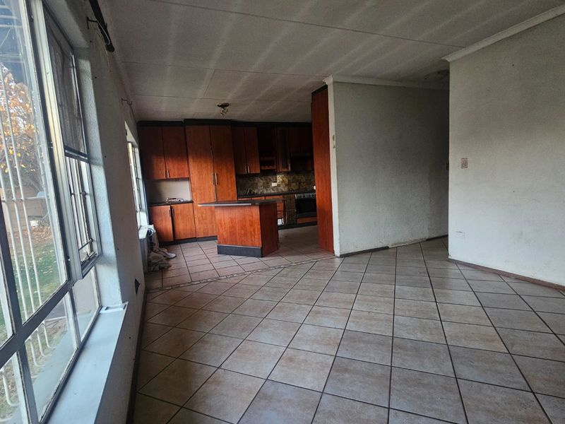 3 Bed, 2 bath fixer for sale - Photo 7