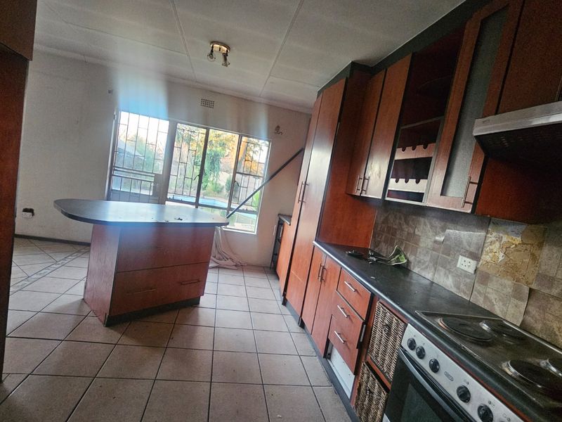 3 Bed, 2 bath fixer for sale - Photo 6