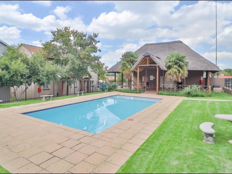 3 Bedroom Simplex For Sale - Photo 1