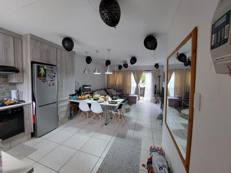 3 Bedroom Simplex For Sale - Photo 5