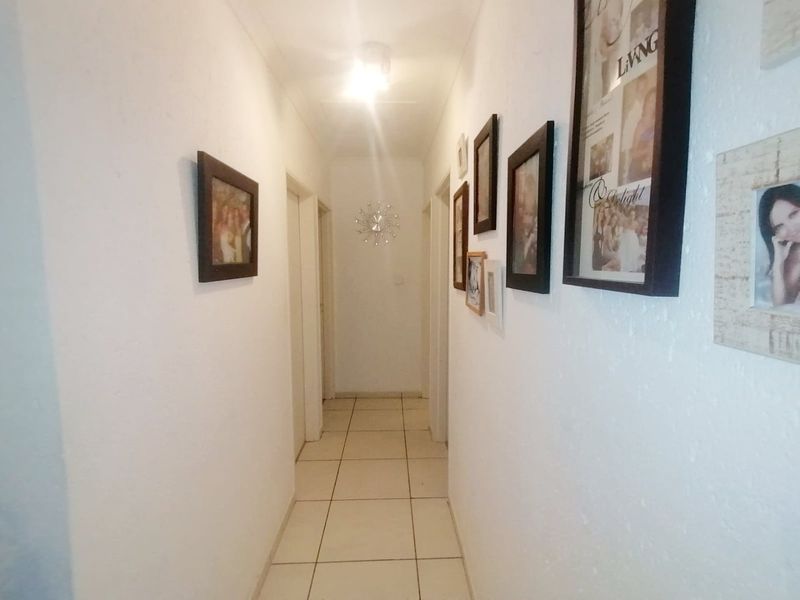 3 Bedroom Simplex For Sale - Photo 8
