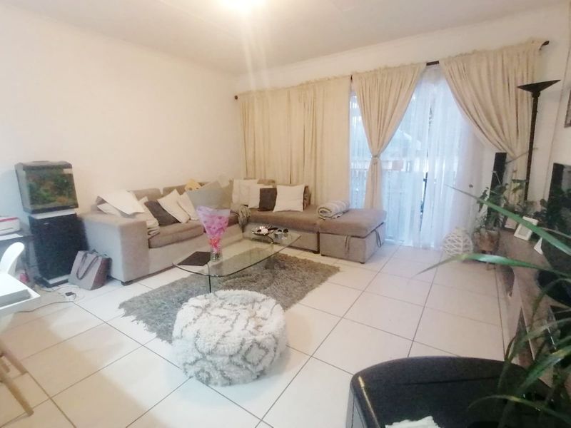 3 Bedroom Simplex For Sale - Photo 7
