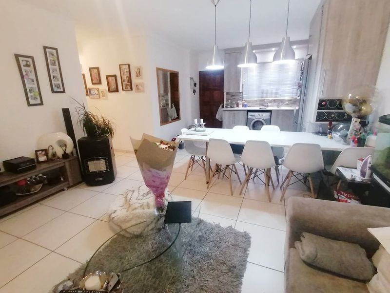 3 Bedroom Simplex For Sale - Photo 4